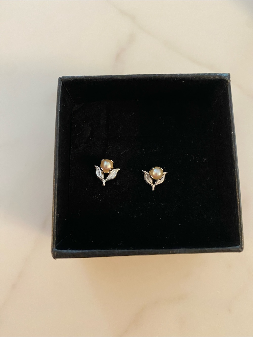 14KT white gold and creamy pinkish pearl stud earrings